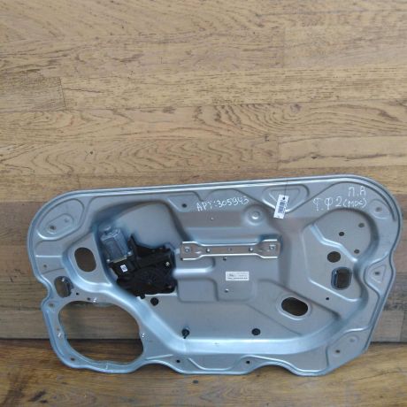 steklopodieemnik-perednii-pravyi-ford-focus-2-rest-art-42979-big-0