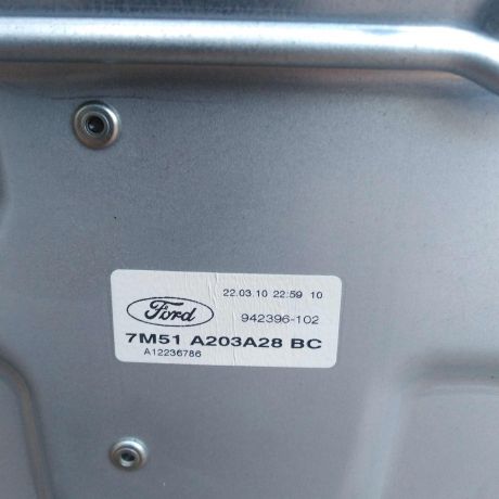 steklopodieemnik-perednii-pravyi-ford-focus-2-rest-art-42979-big-4