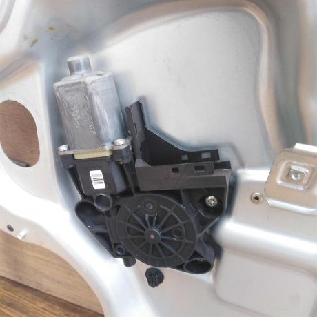 steklopodieemnik-perednii-pravyi-ford-focus-2-rest-art-42979-big-3