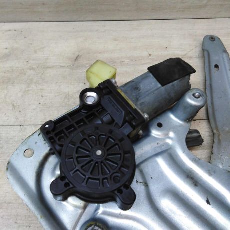 steklopodieemnik-perednii-levyi-volvo-xc90-rest-art-43223-big-2