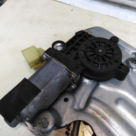 steklopodieemnik-perednii-pravyi-volvo-xc90-rest-art-43522-big-3