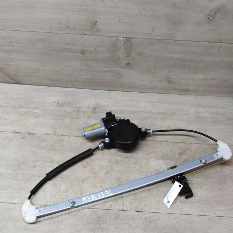 steklopodieemnik-zadnii-levyi-mazda-3-bl-xetcbek-art-43750-big-0