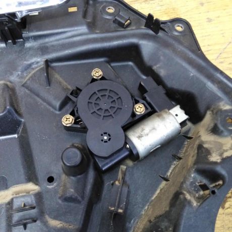 steklopodieemnik-perednii-levyi-mazda-6-art-43784-big-3