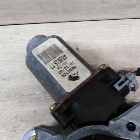 steklopodieemnik-perednii-pravyi-mazda-323f-art-43958-big-4