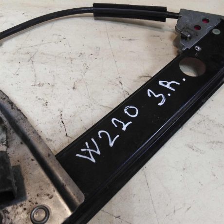 steklopodieemnik-zadnii-pravyi-mercedes-w220-art-44827-big-1