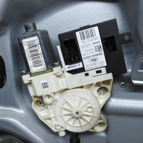 steklopodieemnik-perednii-pravyi-ford-focus-2-do-rest-art-45752-big-2