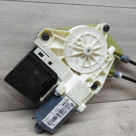 steklopodieemnik-zadnii-levyi-renault-megane-iii-art-46165-big-1