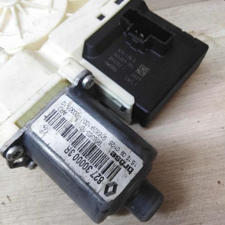 steklopodieemnik-zadnii-pravyi-renault-megane-iii-universal-art-46197-big-4