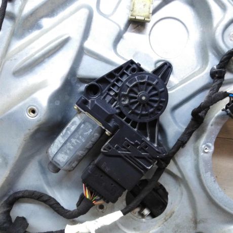 steklopodieemnik-zadnii-levyi-volkswagen-passat-b5-gp-art-46410-big-1