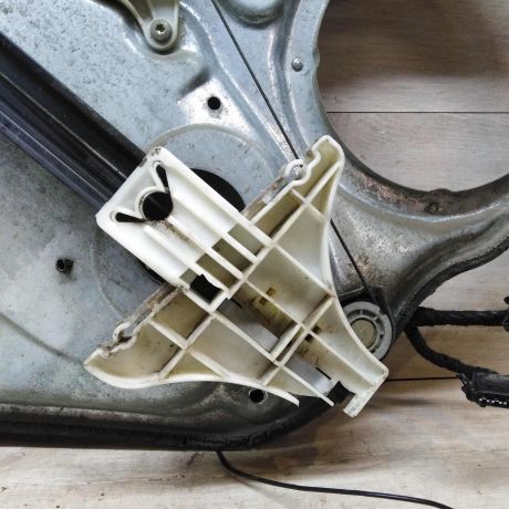 steklopodieemnik-zadnii-pravyi-volkswagen-passat-b5-art-46423-big-4