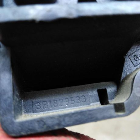 rucka-otkryvaniia-kapota-volkswagen-passat-b5-99gv-art-46487-big-2