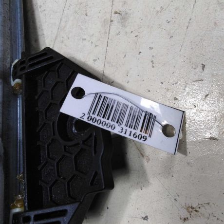 steklopodieemnik-zadnii-levyi-renault-sandero-ii-stepway-15gv-art-46694-big-4