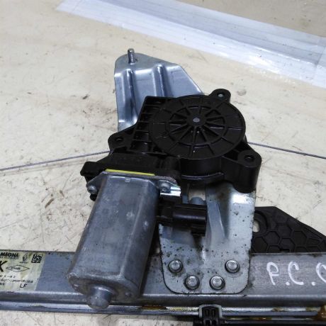 steklopodieemnik-perednii-levyi-renault-sandero-ii-stepway-15gv-art-46696-big-1