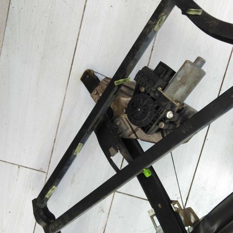 steklopodieemnik-zadnii-pravyi-audi-a6-c5-sedan-art-46759-big-1