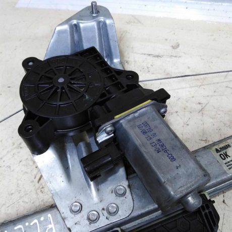 steklopodieemnik-perednii-pravyi-renault-sandero-ii-stepway-15gv-art-46813-big-1