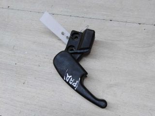 rucka-trosika-otkryvaniia-kapota-skoda-octavia-tour-art-47035