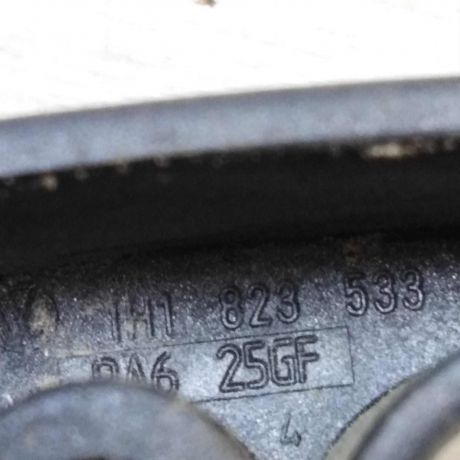 rucka-trosika-otkryvaniia-kapota-skoda-octavia-tour-art-47035-big-2