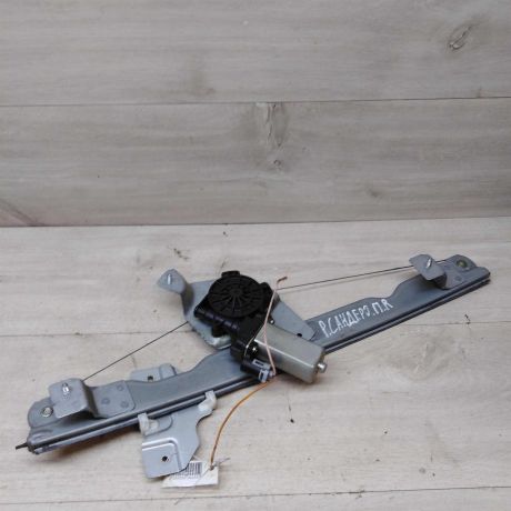 steklopodieemnik-perednii-pravyi-renault-sandero-i-art-47700-big-0