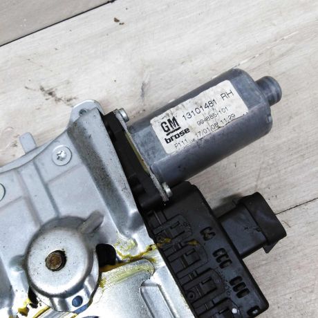 steklopodieemnik-perednii-pravyi-opel-astra-h-art-47846-big-2