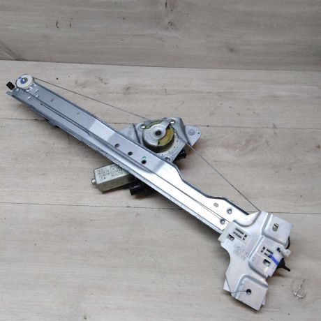 steklopodieemnik-perednii-pravyi-lada-largus-art-48043-big-0