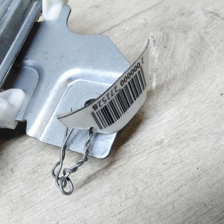 steklopodieemnik-zadnii-pravyi-lada-largus-art-48141-big-1