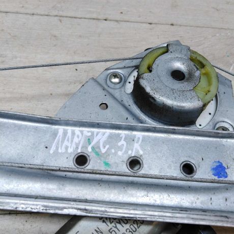 steklopodieemnik-zadnii-pravyi-lada-largus-art-48141-big-3