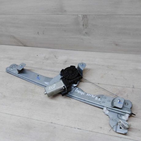 steklopodieemnik-perednii-levyi-lada-largus-art-48144-big-0