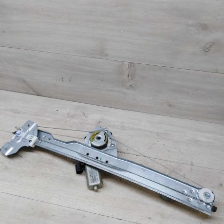 steklopodieemnik-perednii-levyi-lada-largus-art-48144-big-3