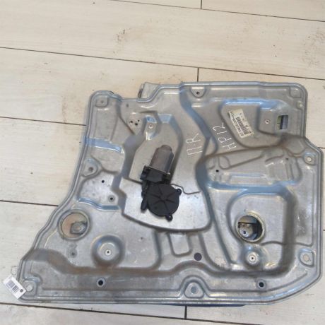 steklopodieemnik-perednii-pravyi-nissan-primera-p12-art-50462-big-0