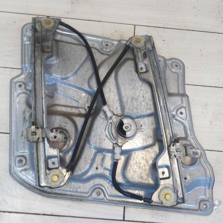 steklopodieemnik-perednii-pravyi-nissan-primera-p12-art-50462-big-1