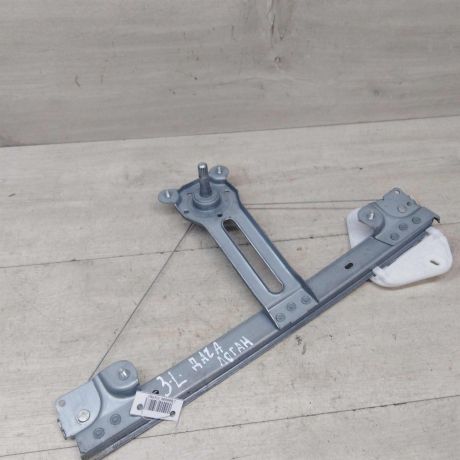 steklopodieemnik-zadnii-levyi-mexaniceskii-lada-largus-art-50468-big-0