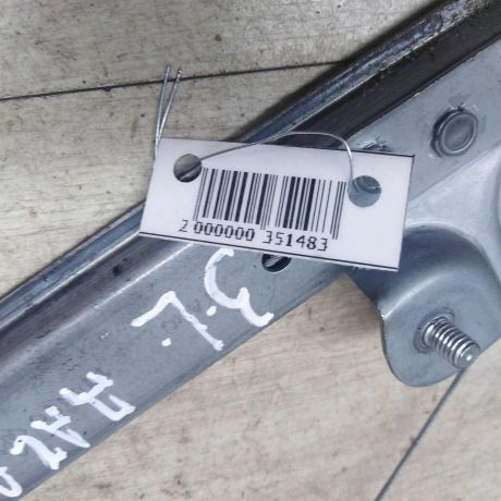 steklopodieemnik-zadnii-levyi-mexaniceskii-lada-largus-art-50468-big-1