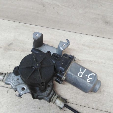 steklopodieemnik-zadnii-pravyi-nissan-primera-p12-art-50576-big-1