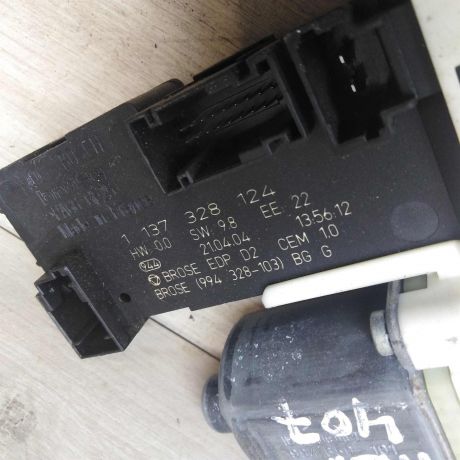 steklopodieemnik-perednii-levyi-peugeot-407-art-50608-big-4