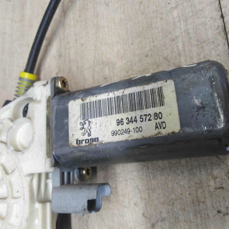 steklopodieemnik-perednii-pravyi-peugeot-307-art-50880-big-1