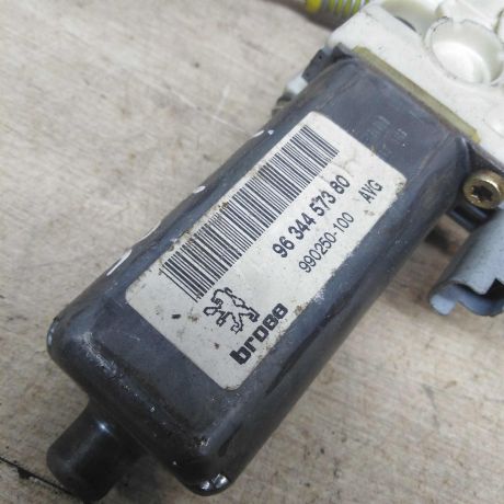 steklopodieemnik-perednii-levyi-peugeot-307-art-50890-big-2