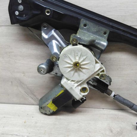 steklopodieemnik-perednii-pravyi-ford-focus-1-art-51253-big-1