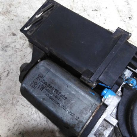 steklopodieemnik-zadnii-levyi-volkswagen-passat-b4-art-51406-big-2