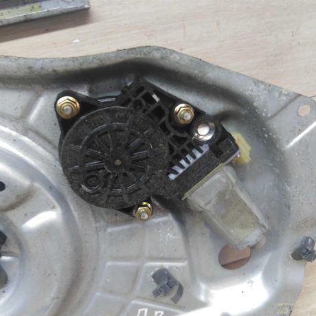 steklopodieemnik-perednii-pravyi-hyundai-elantra-iii-xd-2-art-51475-big-3