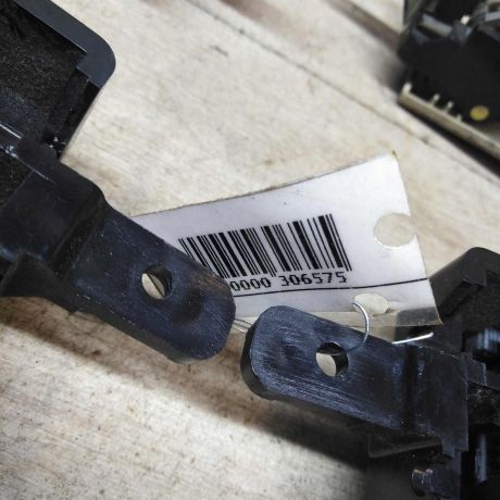 rucka-vnutrenniaia-otkryvaniia-dveri-hyundai-santa-fe-ii-art-51977-big-3