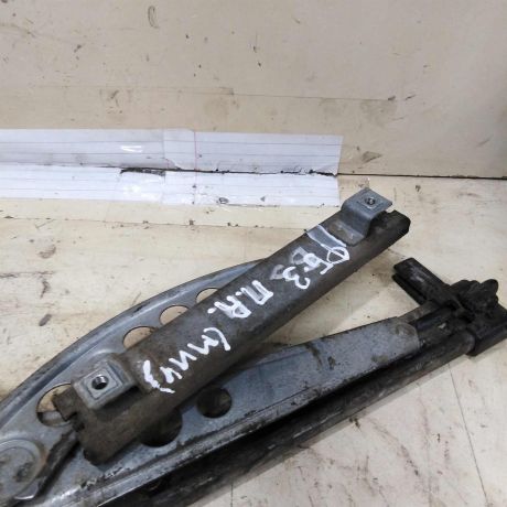 steklopodieemnik-mexaniceskii-perednii-pravyi-volkswagen-passat-b3-art-52636-big-1