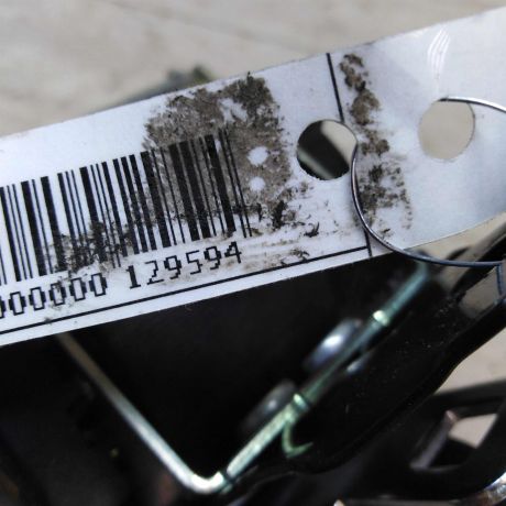 remen-bezopasnosti-zadnii-srednii-mazda-3-bk-sedan-art-54063-big-1