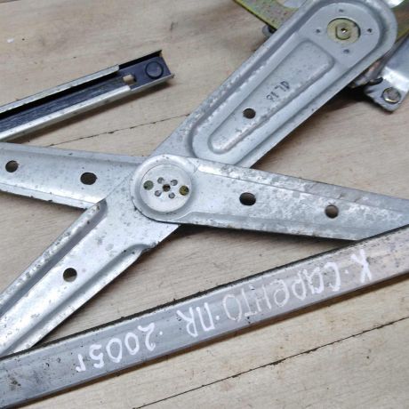 steklopodieemnik-perednii-pravyi-kia-sorento-1-do-rest-art-55083-big-0