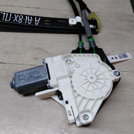 steklopodieemnik-perednii-levyi-audi-a1-i-8x-art-55091-big-1