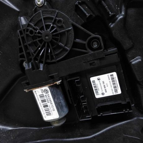 steklopodieemnik-perednii-pravyi-volkswagen-golf-6-xetcbek-art-56400-big-3