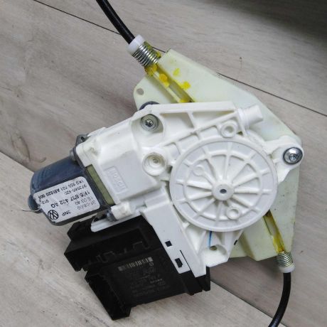 steklopodieemnik-perednii-pravyi-elektro-volkswagen-golf-6-art-56649-big-3