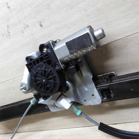 steklopodieemnik-perednii-levyi-elektro-bmw-x5-i-53-rest-art-56690-big-1