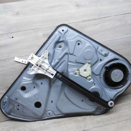 steklopodieemnik-zadnii-pravyi-elektro-skoda-superb-art-56696-big-1