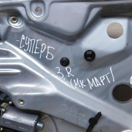 steklopodieemnik-zadnii-pravyi-elektro-skoda-superb-art-56696-big-3