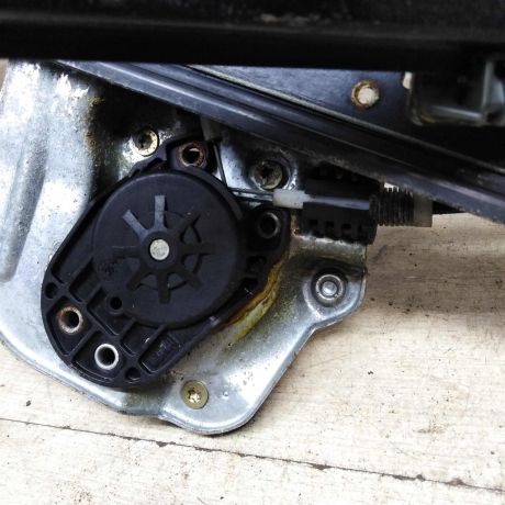 steklopodieemnik-perednii-pravyi-elektro-bmw-x5-i-53-rest-art-57024-big-2